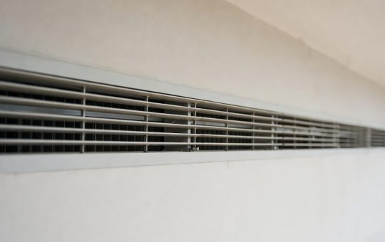 Aerotermia en viviendas de obra nueva como funciona y por que cada vez mas promociones la incorporan